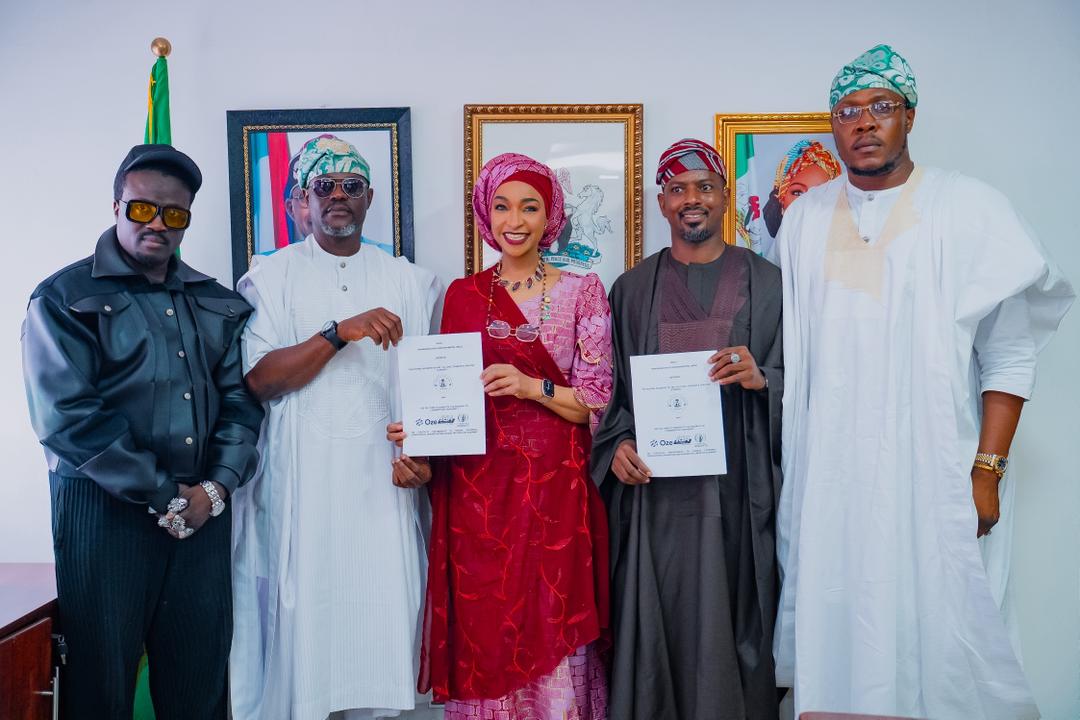 Group holding documents, from the original MakeItNaija website
